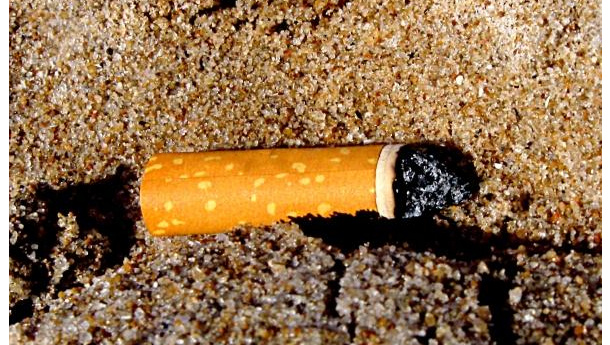 Immagine: Ama sulle spiagge contro le cicche di sigarette