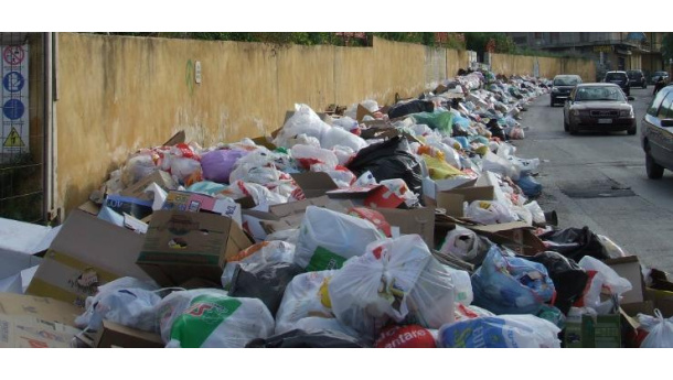 Immagine: Napoli, tornano i cumuli di rifiuti ai Quartieri Spagnoli