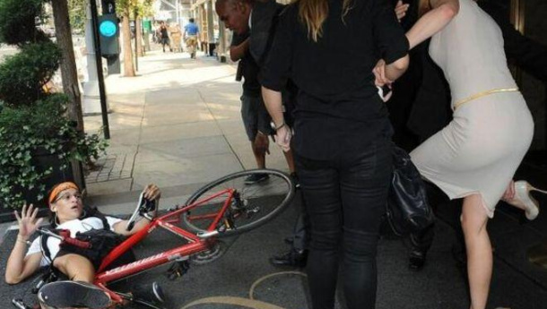 Immagine: Nicole Kidman investita e le bici sul marciapiede