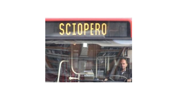 Immagine: Lavoratori Trotta Bus Service scioperano il 20 settembre