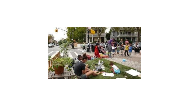 Immagine: 300.000 le auto parcheggiate a Milano. L'appello di GenitoriAntiSmog per il Park(ing) Day