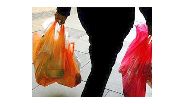 Immagine: Le buste di plastica possono diventare  pannelli solari