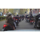 Immagine: Taxi e conducenti ATM contro l'invasione da scooter delle corsie preferenziali