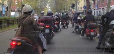 Taxi e conducenti ATM contro l'invasione da scooter delle corsie preferenziali