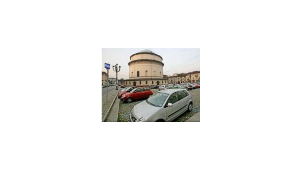 Immagine: Parcheggio alla Gran Madre, l'ipotesi di spostare il tram costa un milione di euro