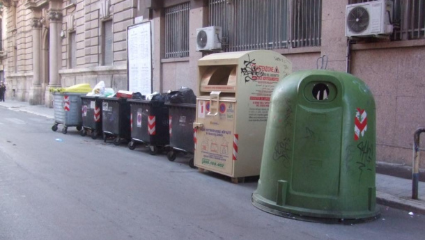 Immagine: Bari: cercasi bidoni della raccolta differenziata nel centro cittadino