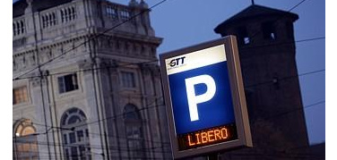Torino, il Comune vende i parcheggi ai privati