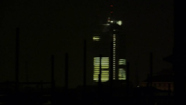 Immagine: Spegnete quelle luci nella torre degli sprechi