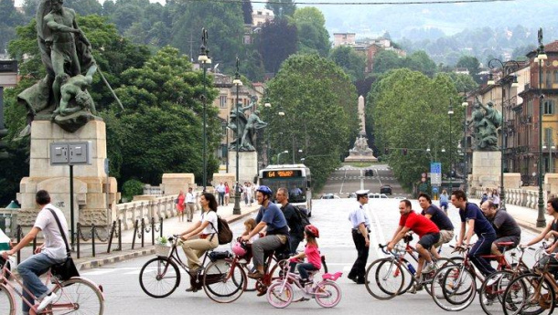 Immagine: Le proposte ANCI di modifica al codice della strada a favore di pedoni e ciclisti. Ecco il vero testo