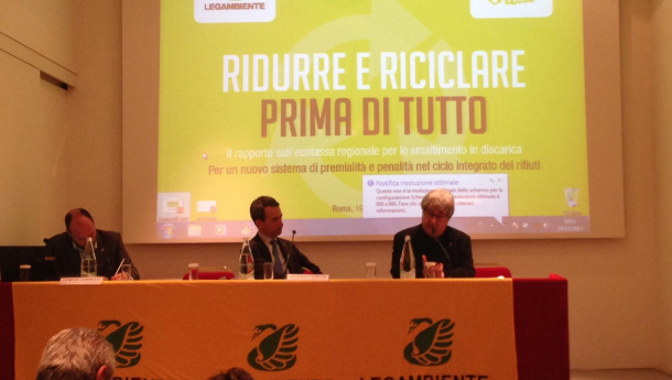 Immagine: Le due R di Legambiente: Ridurre e riciclare prima di tutto