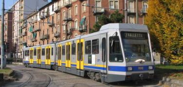 Anche la metropolitana leggera verrà pensionata. Ma è giusto rottamare i tram e sostituirli con i bus?
