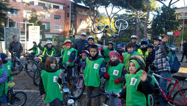 Immagine: Bici e colazione prima della lezione: il Bike To School a Roma Laurentina