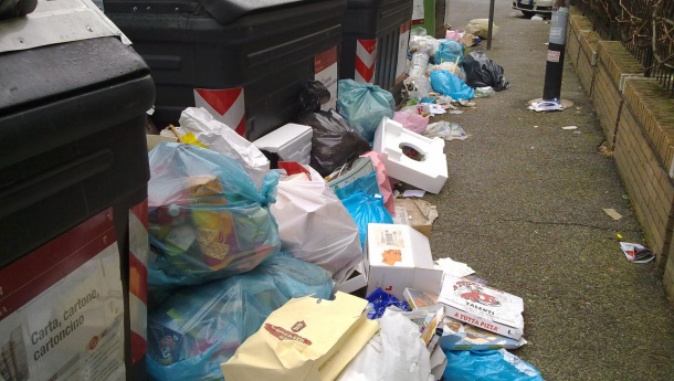 Immagine: Rifiuti, emergenza a Roma