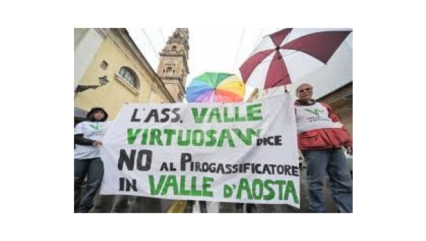 Immagine: Corte costituzionale: bruciare i rifiuti “non è vietabile”. In Val d'Aosta