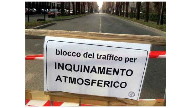 Immagine: Napoli: blocco del traffico giovedì 12 dicembre. L'ordinanza e le eccezioni