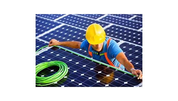 Immagine: Fotovoltaico: persi 8.000 posti di lavoro e la metà del fatturato nazionale