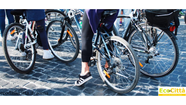 Immagine: Pedaggio, ciclabili e strisce blu più costose: il nuovo piano traffico per Roma | Documento completo