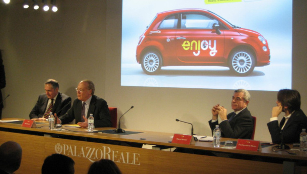 Immagine: A Milano ENI lancia Enjoy, il car sharing delle Cinquecento rosse