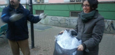 Torino, Vanchiglia: trash mob delle Sentinelle dei rifiuti davanti alla scuola di via Balbo | Video