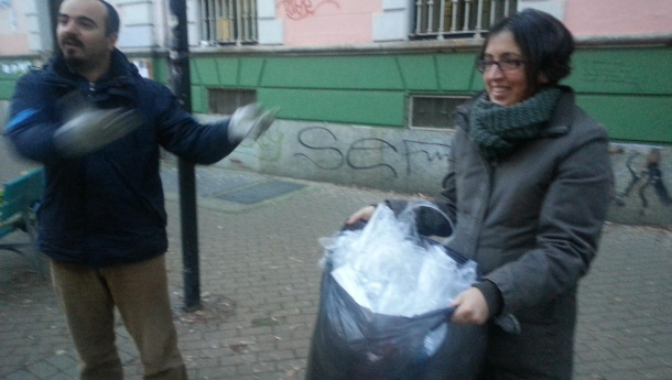 Immagine: Torino, Vanchiglia: trash mob delle Sentinelle dei rifiuti davanti alla scuola di via Balbo | Video