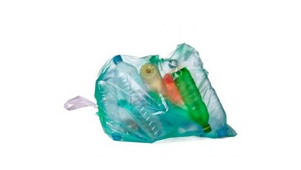 Immagine: Una montagna di plastica senza riciclo