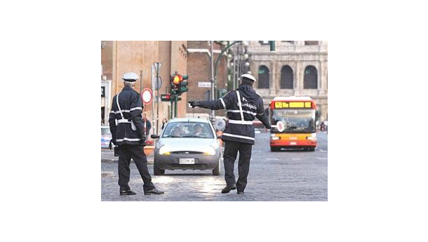 Immagine: Roma, blocco del traffico per i veicoli inquinanti fino alle 20.30 del 30 dicembre. Il testo dell'ordinanza