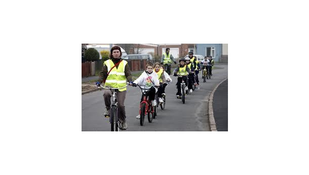 Immagine: Londra, raddoppiata la percentuale di bambini che vanno a scuola in bici