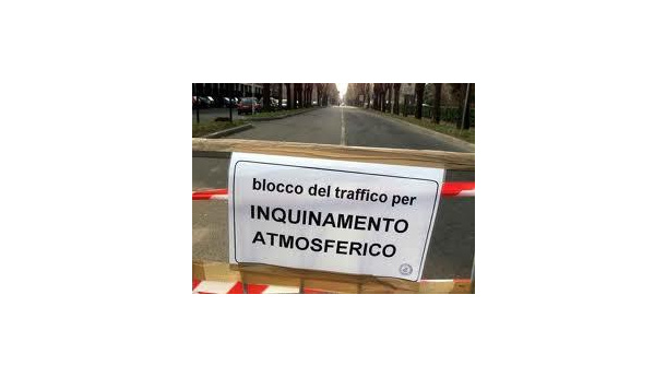 Immagine: Napoli, blocco del traffico anche sabato 11 gennaio. Tutte le eccezioni