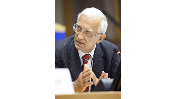 Immagine: Strategia europea per i rifiuti di plastica approvata dall'Europarlamento (non vincolante)