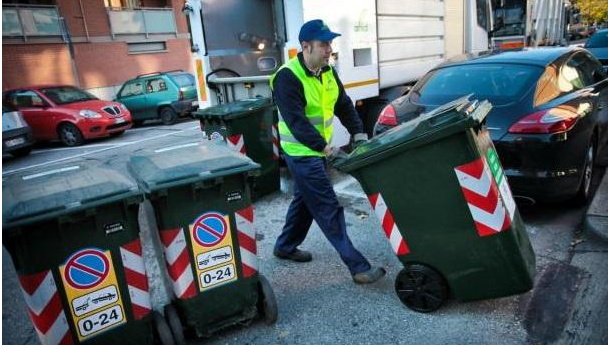 Immagine: Torino, rifiuti: nel 2013 a Vanchiglia le stesse tonnellate di indifferenziato del 2012