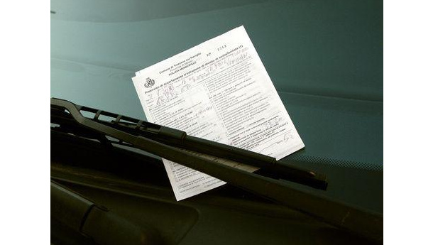 Immagine: Le multe diminuiscono, gli incassi no