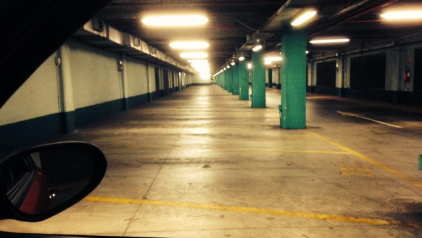 Immagine: Movida nel caos ma i parcheggi interrati a pagamento restano semivuoti