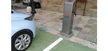 Auto elettriche, Brindisi e Lecce, inaugurate colonnine per ricarica