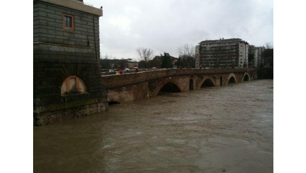 Immagine: Roma, strade chiuse per maltempo e deviazioni bus