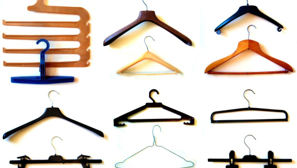 Immagine: Rifiuti: anche le grucce per vestiti sono imballaggi. E devono pagare il contributo Conai