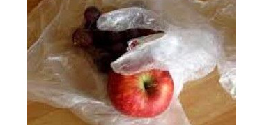 Guanti e sacchetti, la plastica diventa eco