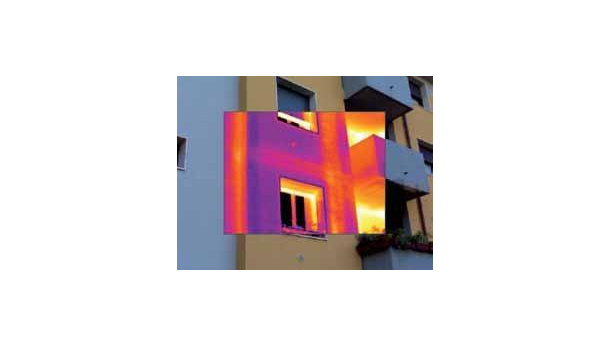 Immagine: Edifici colabrodo a Torino e Alessandria. Le termografie di Legambiente bocciano anche l’archistar Krier