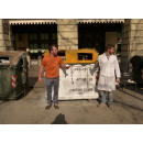 Immagine: Cassonetto ridipinto sotto la Mole, primo esperimento di pittura delle Sentinelle dei Rifiuti