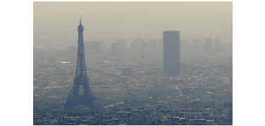 Smog a Parigi: dopo i mezzi pubblici gratis, da lunedì 17 scattano le targhe alterne