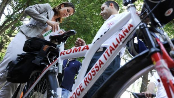 Immagine: La Croce rossa a Cuneo è salita sulla bicicletta