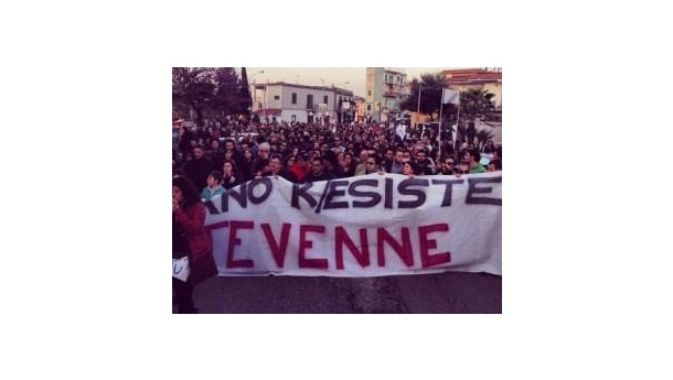 Immagine: Chiaiano, migliaia in piazza per dire no alla nuova discarica