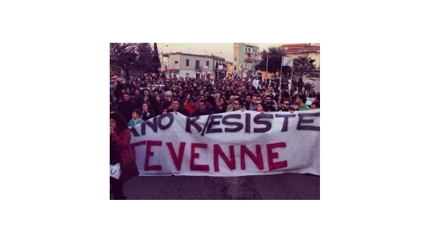 Immagine: Chiaiano, migliaia in piazza per dire no alla nuova discarica