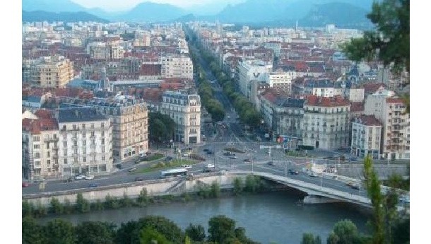 Immagine: Francia: crolla il Partito socialista ma a Grenoble c'è speranza. Programmi del sindaco verde