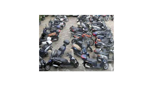 Immagine: Smog a Roma, stop a moto e ciclomotori Euro 1 entro l'Anello Ferroviario