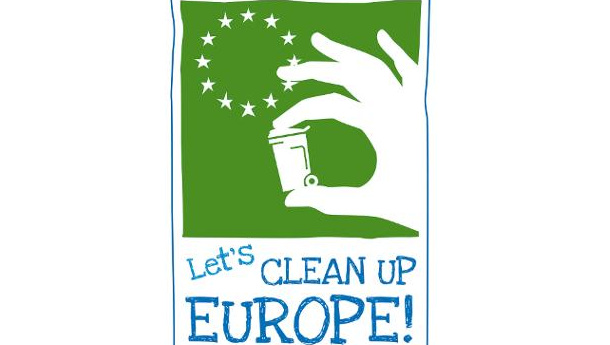 Immagine: Roma, per lo European Clean Up Day si pulisce Piazza Vittorio