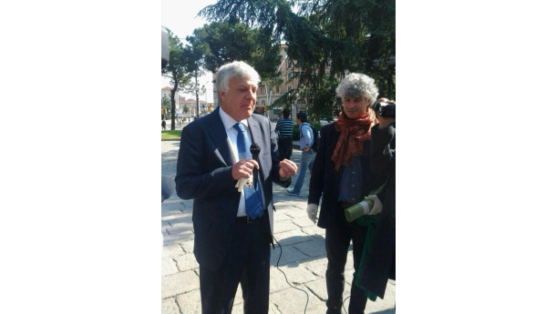 Immagine: Il ministro Galletti e la sottosegretaria Degani allo European Clean Up Day a Bologna