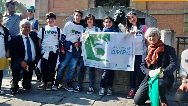 Immagine: Let's clean up Europe, piazza pulita a Bologna e Roma | Photogallery