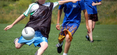 Torino, si torna a giocare a palla nei giardini. Modificato il regolamento del verde urbano