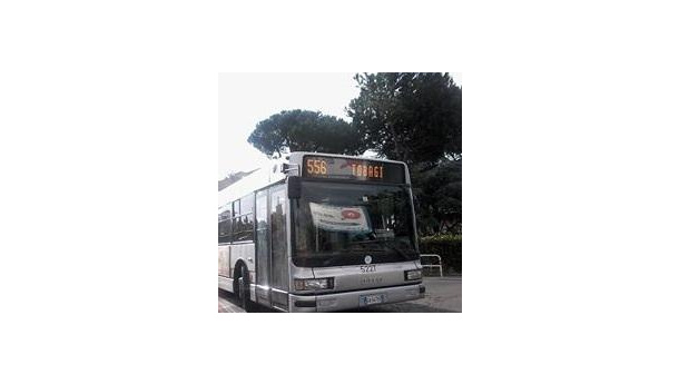 Immagine: Roma Est, il 556 passa su via Tor Tre Teste in direzione Tobagi