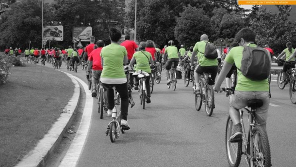 Immagine: 700 biciclette per la Magnalonga a Roma, una festa per tutti | Foto e Video